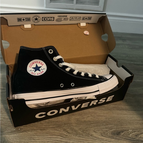 Unisex converse chuck taylors never worn - Picture 4 of 4